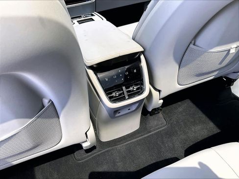 Used 2025 Volvo EX90 Ultra AWD/4WD image 37