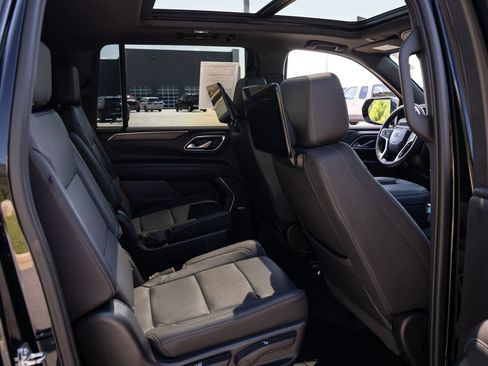Used 2023 Chevrolet Suburban Z71 w/ Luxury Package AWD/4WD image 22
