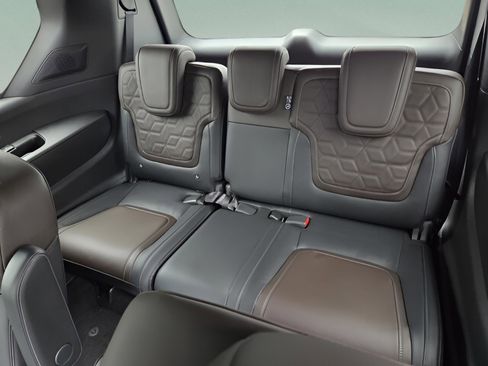 New 2026 Nissan Armada Platinum image 10