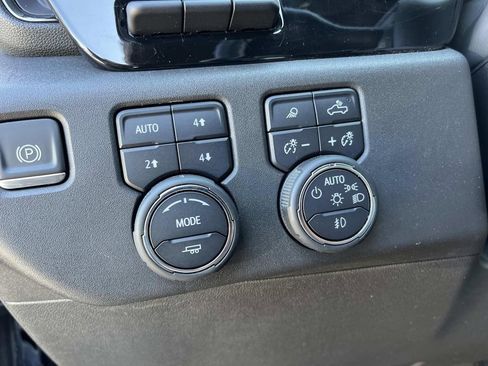 Used 2023 Chevrolet Silverado 1500 ZR2 w/ Technology Package AWD/4WD image 26