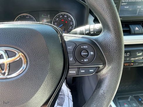 Used 2021 Toyota RAV4 XLE AWD/4WD image 17