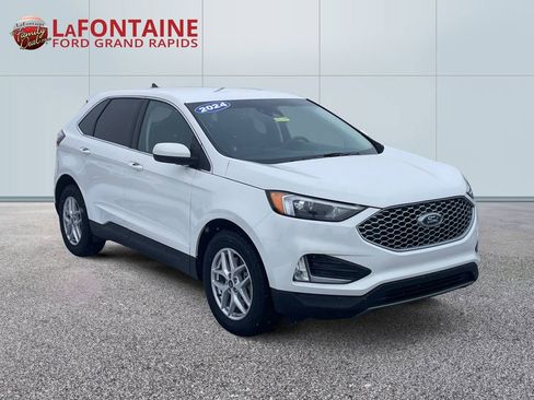 Used 2024 Ford Edge SEL w/ Convenience Package image 3