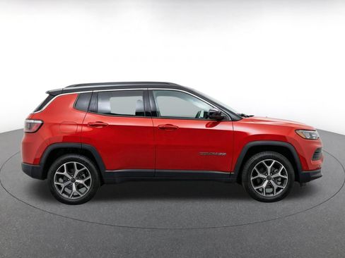 Used 2025 Jeep Compass Limited AWD/4WD image 8