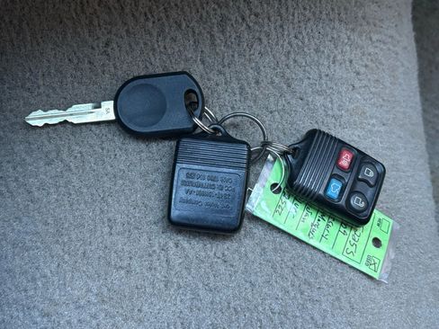 Used 2009 Mercury Grand Marquis LS image 34