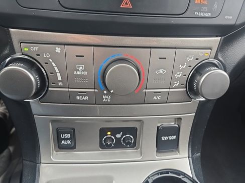 Used 2012 Toyota Highlander SE w/ Tow Pkg image 20