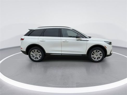 New 2026 Lincoln Corsair Premiere image 9