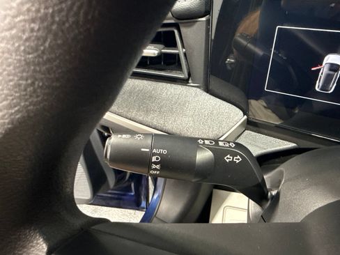 Used 2025 Nissan Kicks SV AWD/4WD image 34