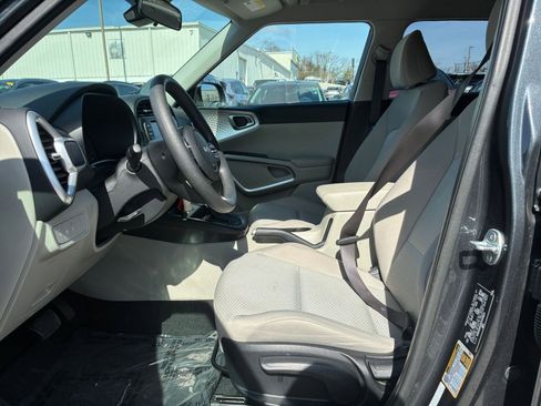 Used 2025 Kia Soul LX w/ LX Technology Package image 22