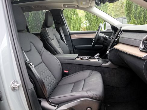 Used 2025 Volvo XC90 B6 Plus AWD/4WD image 33