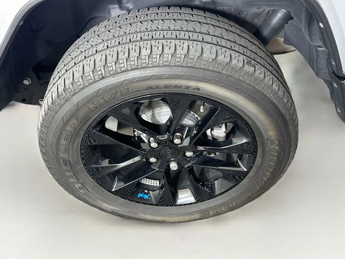 Used 2023 Jeep Wrangler Sahara w/ Cold Weather Group AWD/4WD image 11