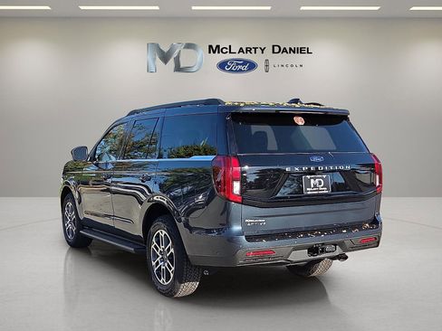 New 2025 Ford Expedition Active image 4