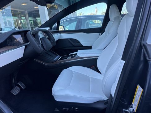 Used 2023 Tesla Model X image 5