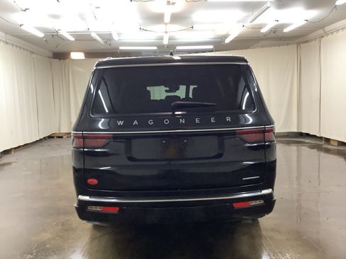 Used 2024 Jeep Wagoneer L Series II w/ Flexible Seating Group AWD/4WD image 6