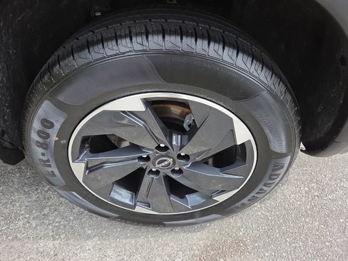 Certified 2025 Nissan Rogue SV FWD image 13
