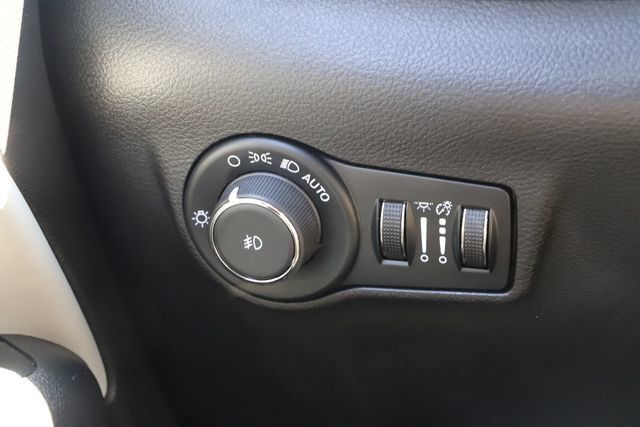 Used 2025 Jeep Compass Limited AWD/4WD image 36