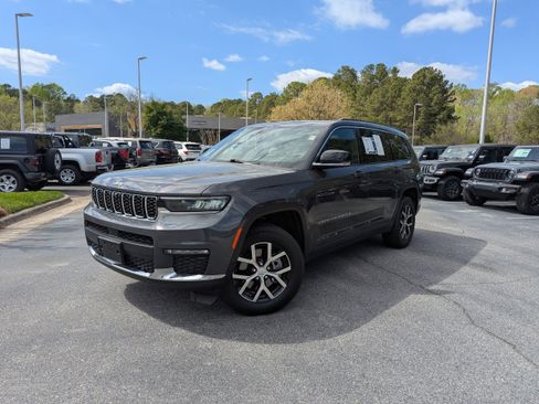 Used 2024 Jeep Grand Cherokee L Limited w/ Luxury Tech Group II image 1