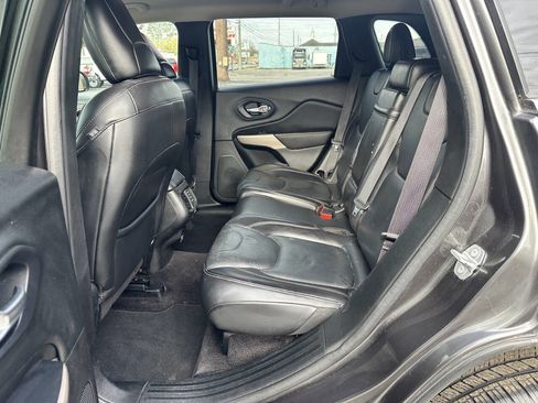 Used 2017 Jeep Cherokee Limited image 11