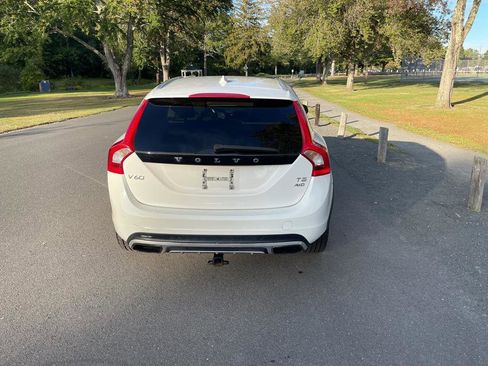 Used 2015 Volvo V60 T5 Cross Country image 5