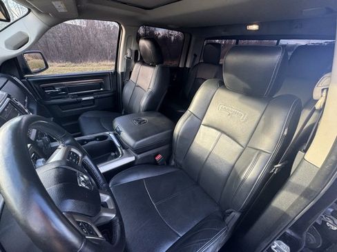 Used 2018 RAM 1500 Laramie w/ Convenience Group image 9