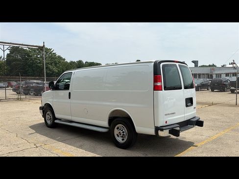 Used 2025 GMC Savana 2500 w/ Driver Convenience Package RWD image 4