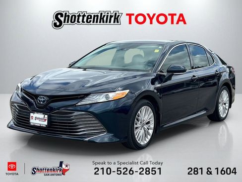 Certified 2020 Toyota Camry XLE image 1