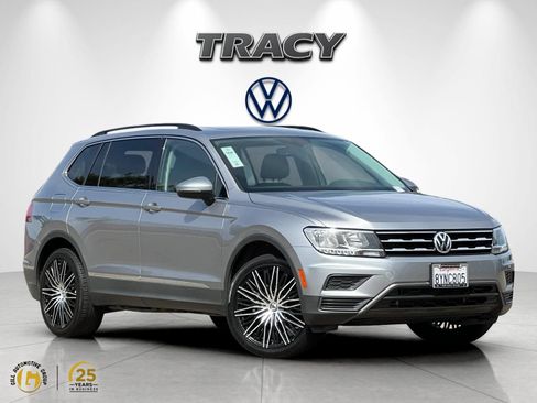 Used 2021 Volkswagen Tiguan SE FWD image 1