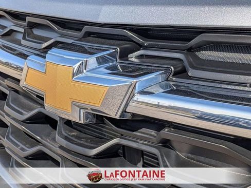 Used 2025 Chevrolet Trax LT FWD image 9