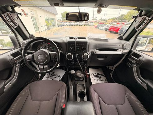 Used 2013 Jeep Wrangler Rubicon w/ PWR Convenience Group AWD/4WD image 13
