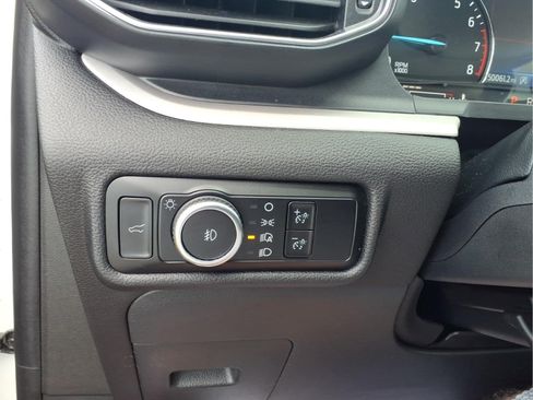 Used 2023 Ford Explorer XLT w/ Equipment Group 202A AWD/4WD image 17