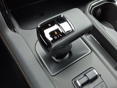 Used 2025 GMC Sierra 1500 AT4 image 15