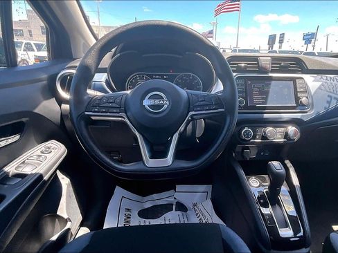 Used 2025 Nissan Versa SV FWD image 4