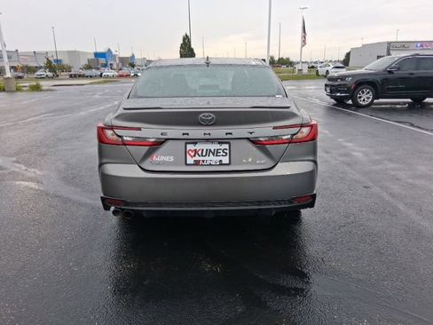 Used 2025 Toyota Camry SE FWD image 9