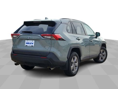 Used 2022 Toyota RAV4 XLE w/ Convenience Package image 8