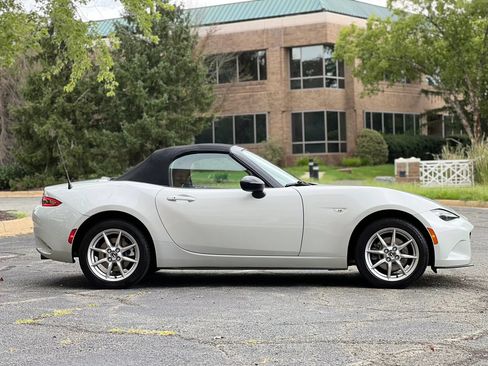 Used 2016 MAZDA MX-5 Miata Sport RWD image 6