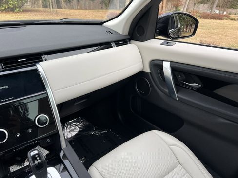 Used 2021 Land Rover Discovery Sport S image 15