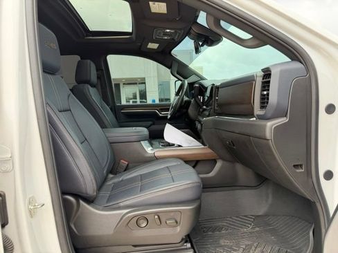 Used 2024 Chevrolet Silverado 2500 High Country w/ Technology Package AWD/4WD image 11