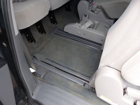 Used 2017 Toyota Sienna LE FWD image 51