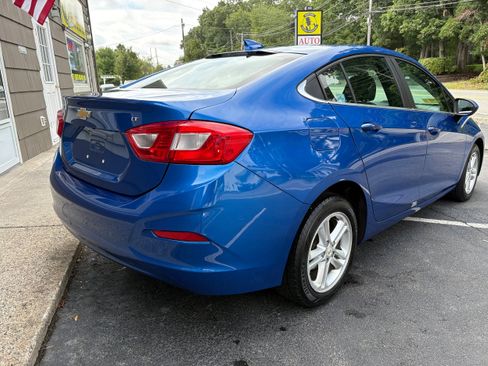 Used 2017 Chevrolet Cruze LT w/ Convenience Package FWD image 5