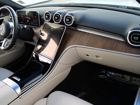 Used 2025 Mercedes-Benz C 300 Sedan image 26