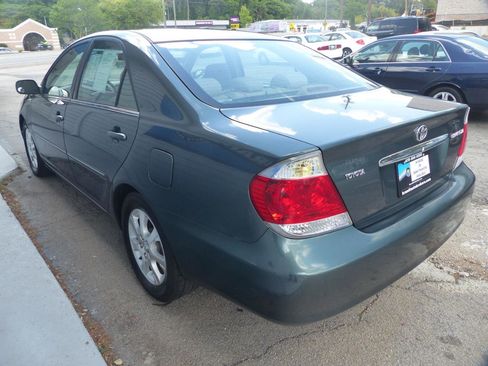 Used 2006 Toyota Camry XLE FWD image 8