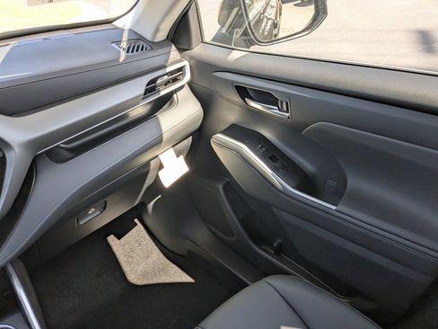 New 2026 Toyota Highlander XLE AWD/4WD image 15