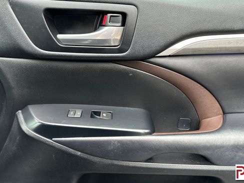 Used 2018 Toyota Highlander Limited image 24