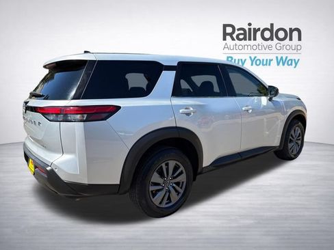 Used 2024 Nissan Pathfinder S AWD/4WD image 7