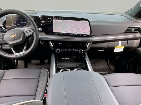Used 2026 Chevrolet Suburban Premier w/ Sun And Tow Package AWD/4WD image 6