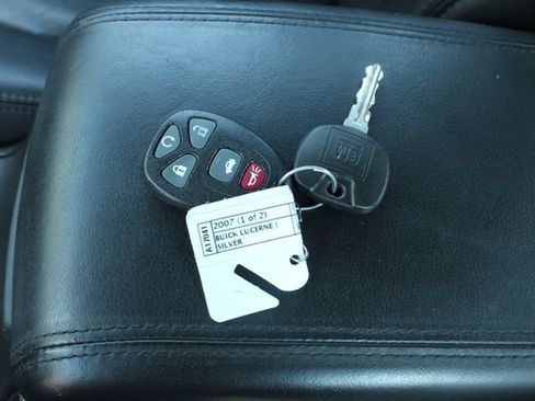 Used 2007 Buick Lucerne CXS w/ Driver Confidence Package FWD image 26