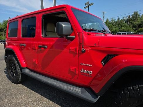 Used 2019 Jeep Wrangler Unlimited Sahara w/ Dual Top Group AWD/4WD image 28