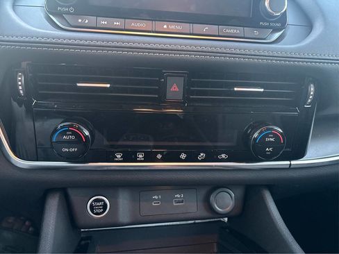 Used 2021 Nissan Rogue SV image 32