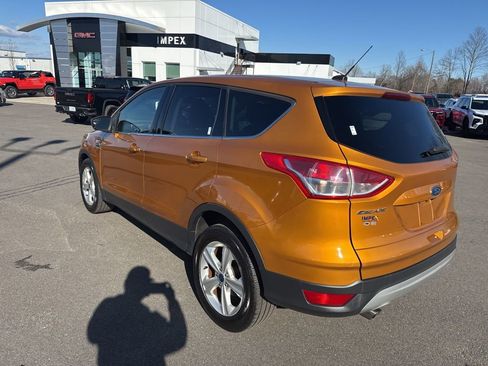 Used 2016 Ford Escape SE image 3