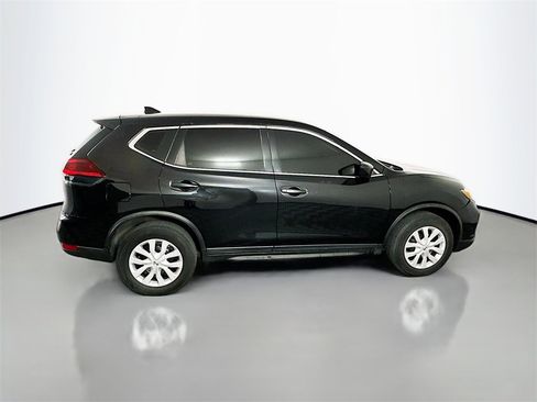 Used 2019 Nissan Rogue S image 8