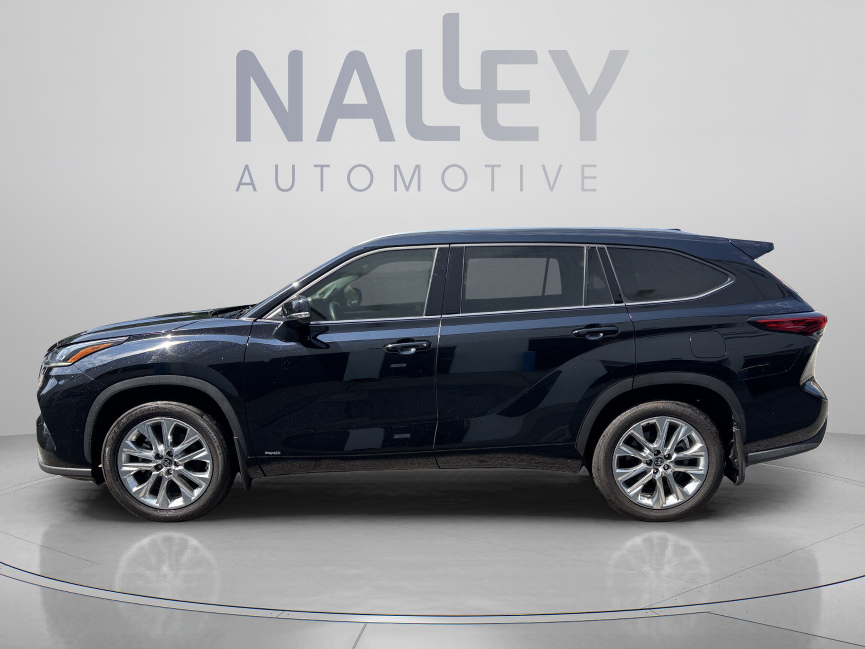 Used 2022 Toyota Highlander Limited AWD/4WD image 2